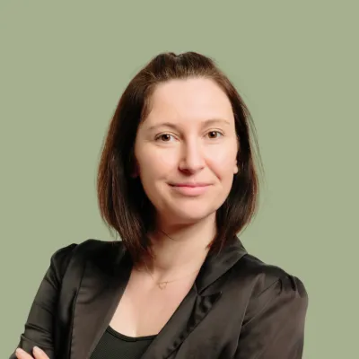 Mélanie, coiffeuse mixte chez Cél'in Coiff à Mazé-Milon