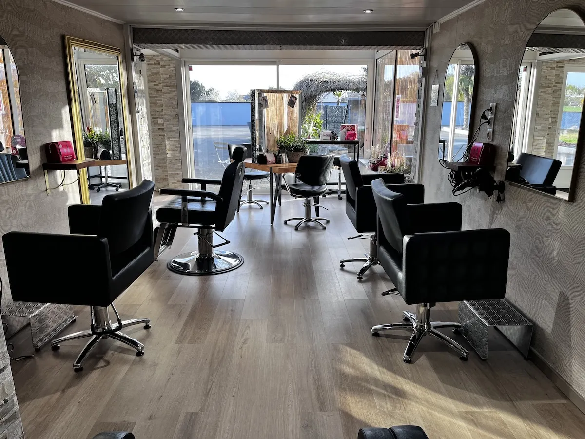 Intérieur du salon Cél'in Coiff à Mazé-Milon